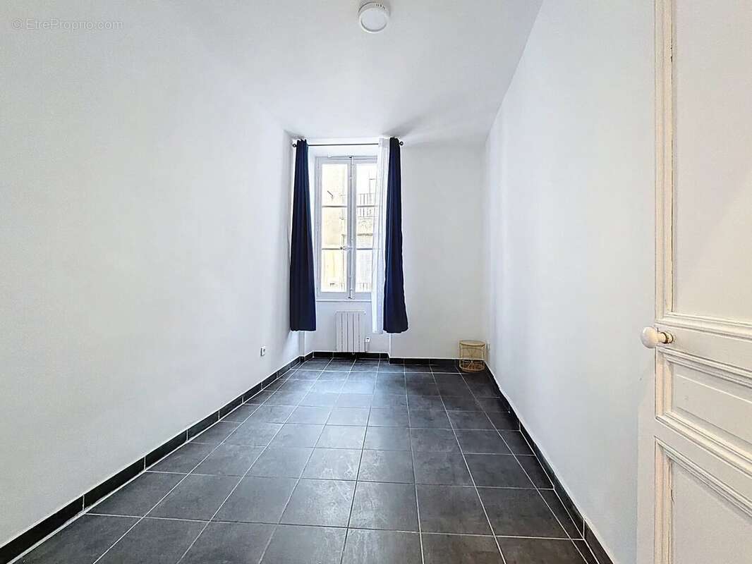 Appartement à MARSEILLE-1E
