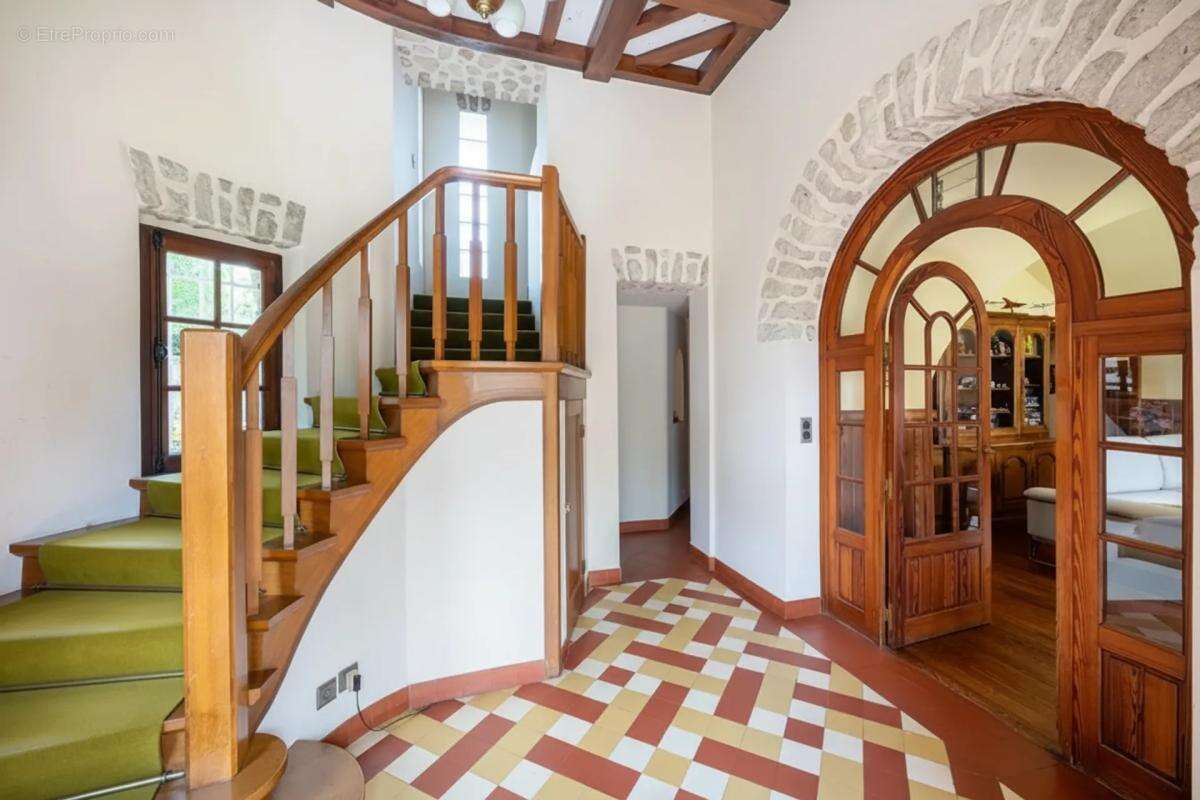 Maison de 8 pièces de 235 m² à Dammartin-en-Serve - photo 6