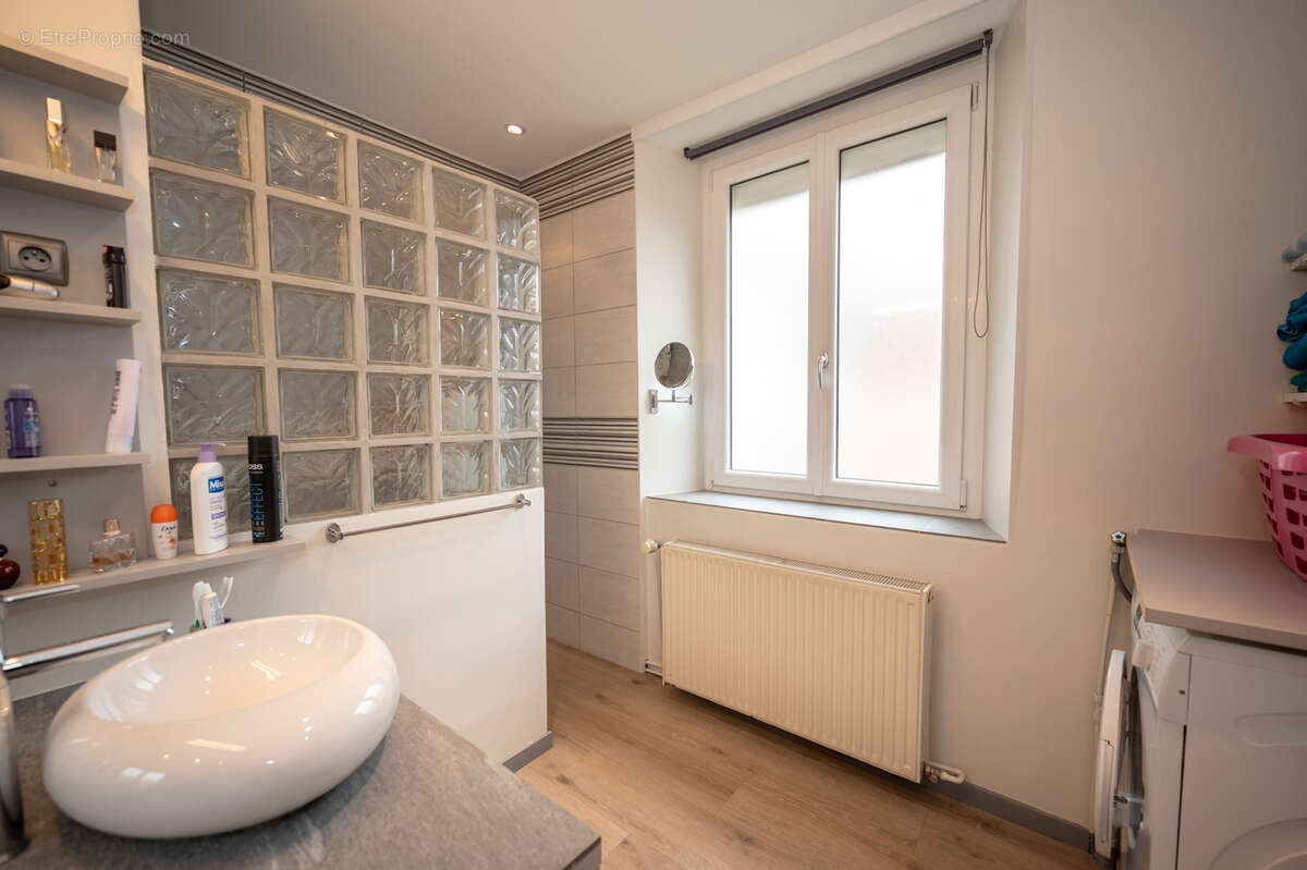 Appartement à FRASNE