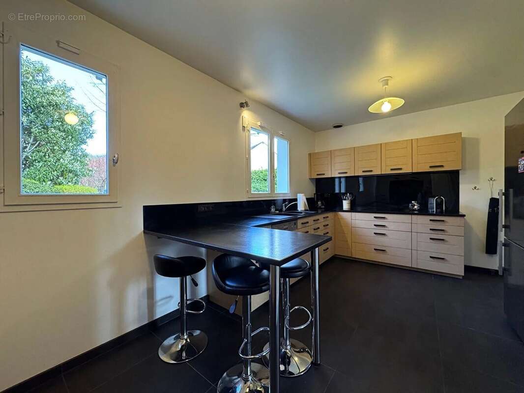 Maison à SAINT-NOM-LA-BRETECHE