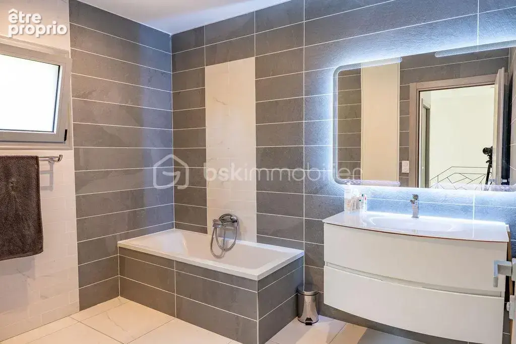 Superbe Maison Familiale de 149m² sur 961m² de Terrain avec Piscine ! - photo 19