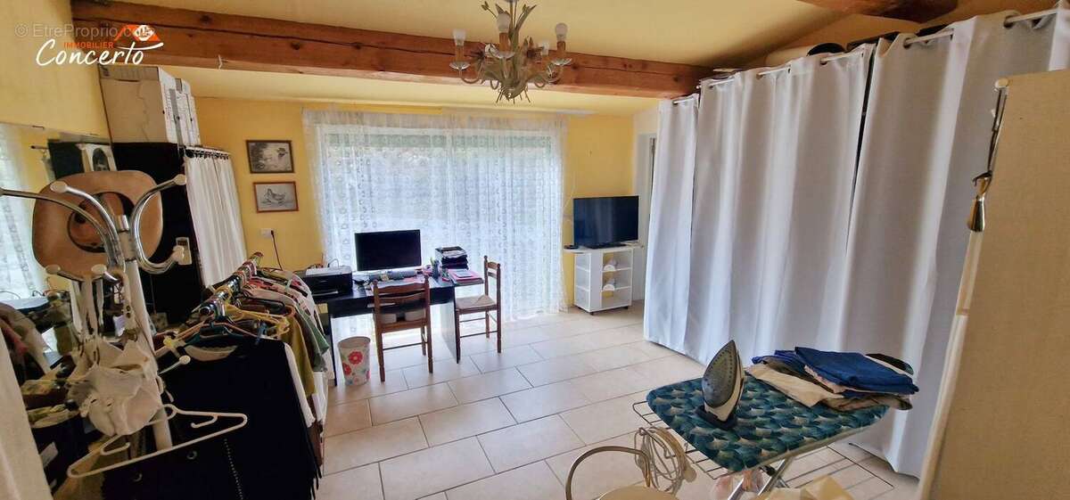 Autre à ROQUEBRUNE-SUR-ARGENS