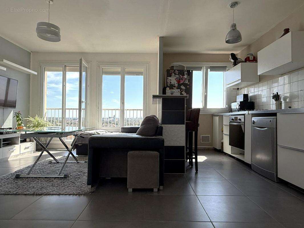 Appartement à LA CHAPELLE-SAINT-LUC