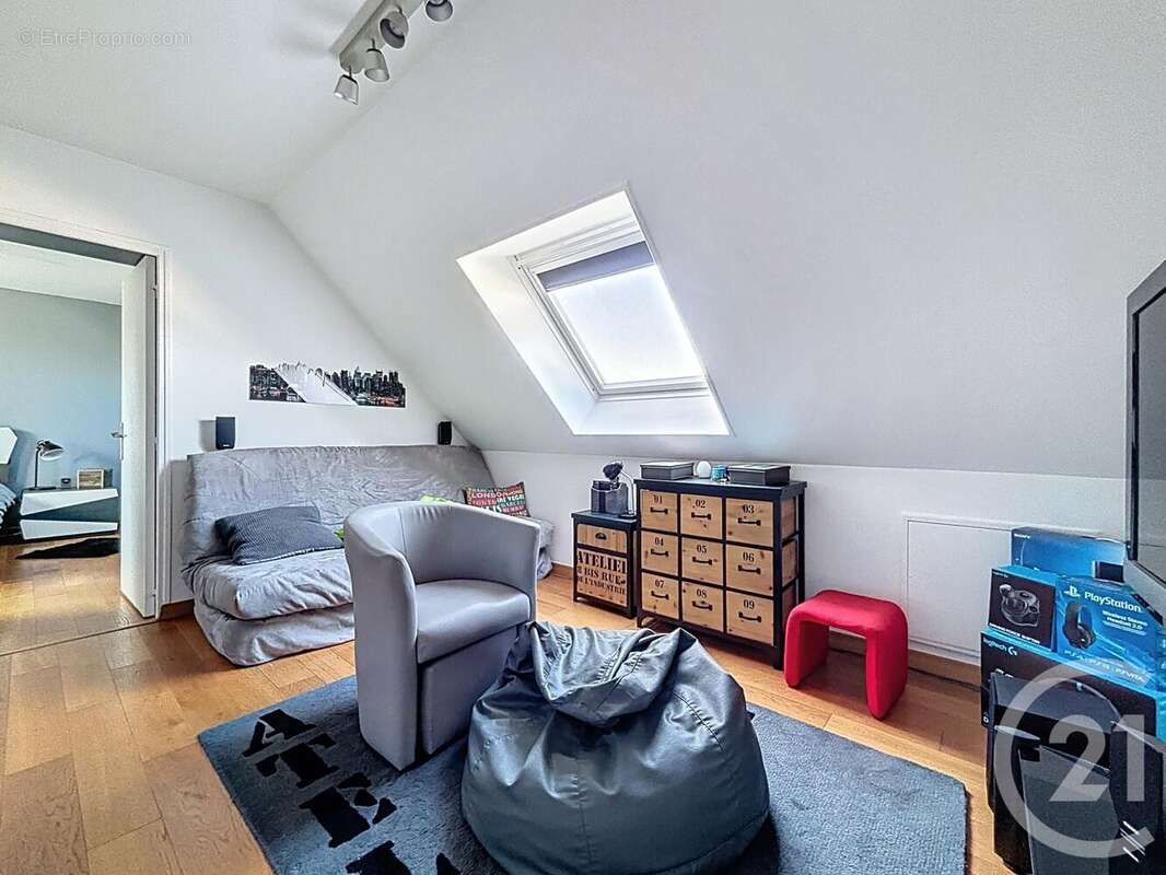 Maison à VAUX-LE-PENIL