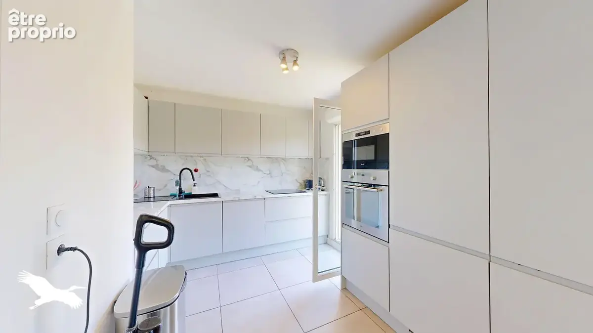A VENDRE - Marseille 13010, Secteur St Tronc - Appartement 4/5 pièces de 100m² avec terrasse plein ciel de 86m², place de parkin - photo 5