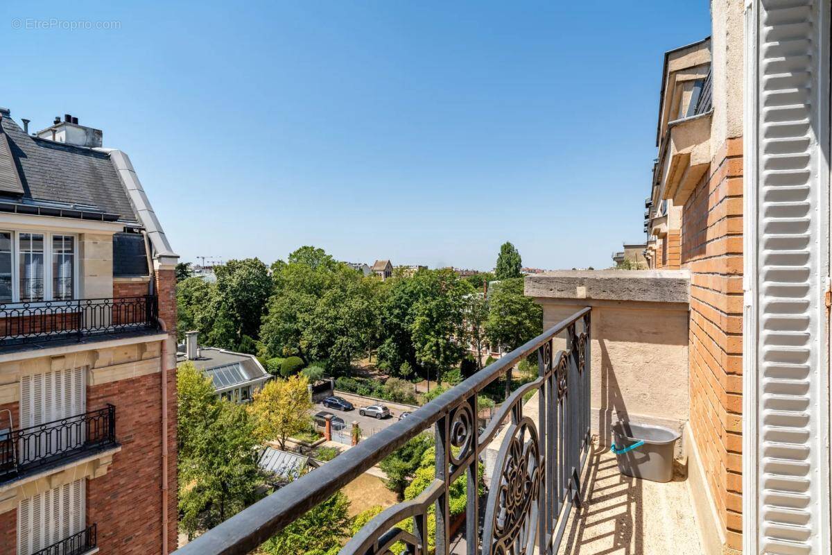 Appartement à COURBEVOIE