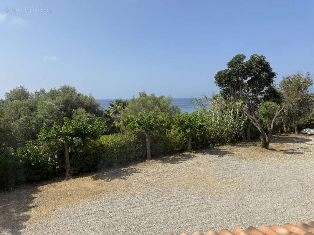 Une villa piscine accès plage à quelques mètres - photo 7