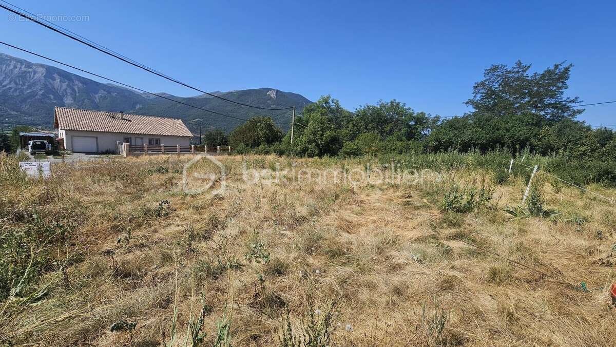 Terrain constructible 1197 m² - photo 3