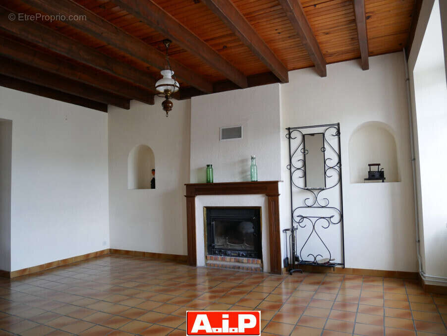 Maison à MONCOUTANT