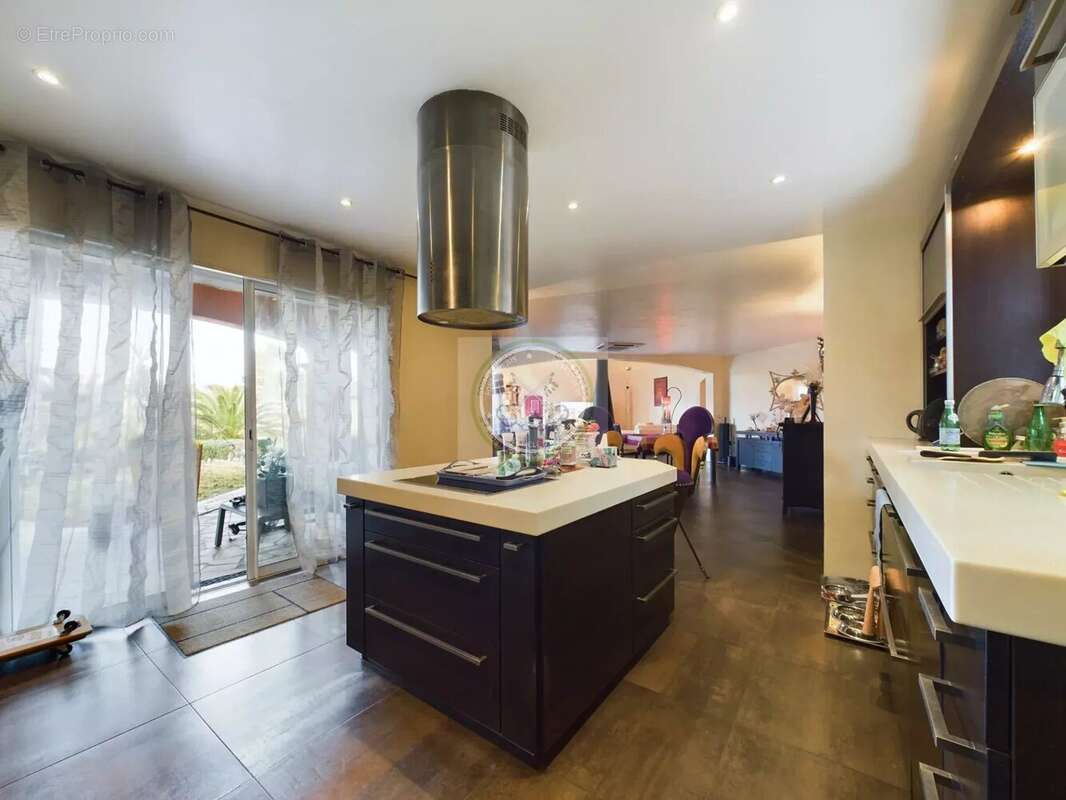 Maison à ROQUEBRUNE-SUR-ARGENS