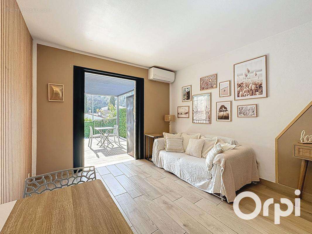 Maison rénovée 3 pièces 53 m2 - terrasse - jardin - cave - stationnement - photo 2