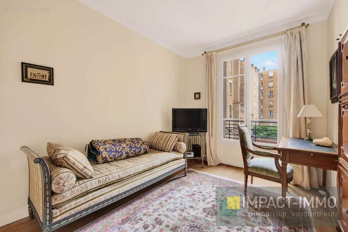 Appartement à COURBEVOIE