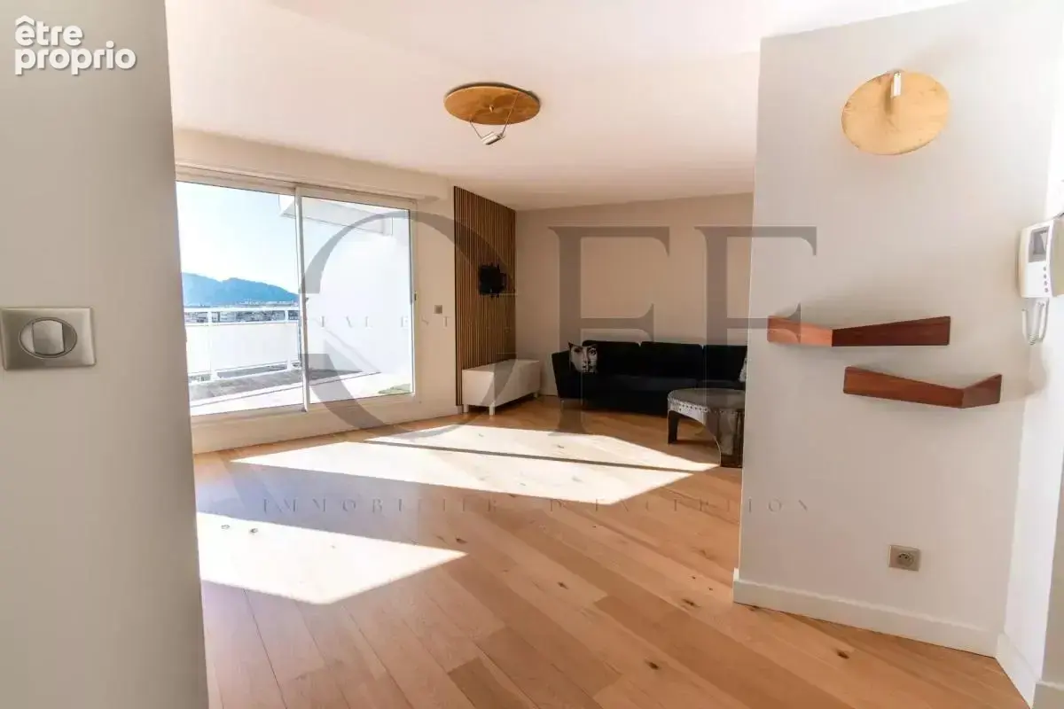 13008 Marseille  – Duplex 100 M2 au dernier étage  - 2 chambres - terrasse - photo 5