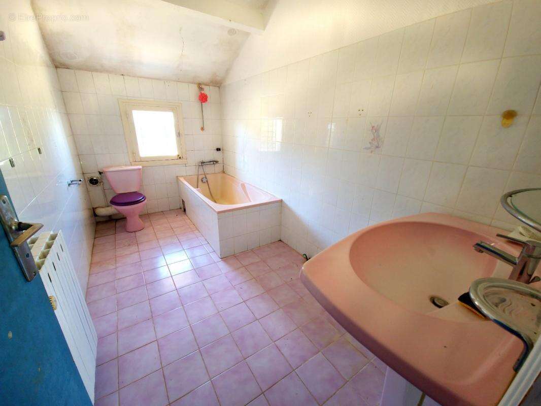 Maison à LACAPELLE-LIVRON