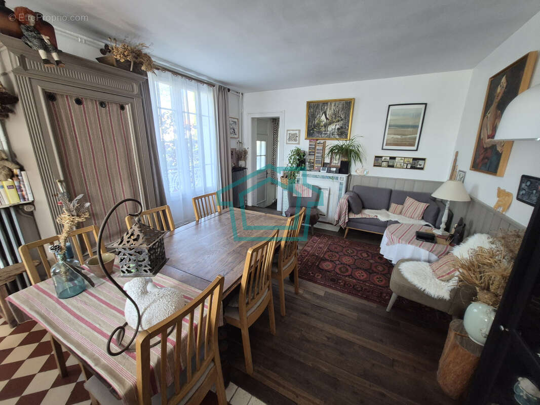 Maison à THOIRY