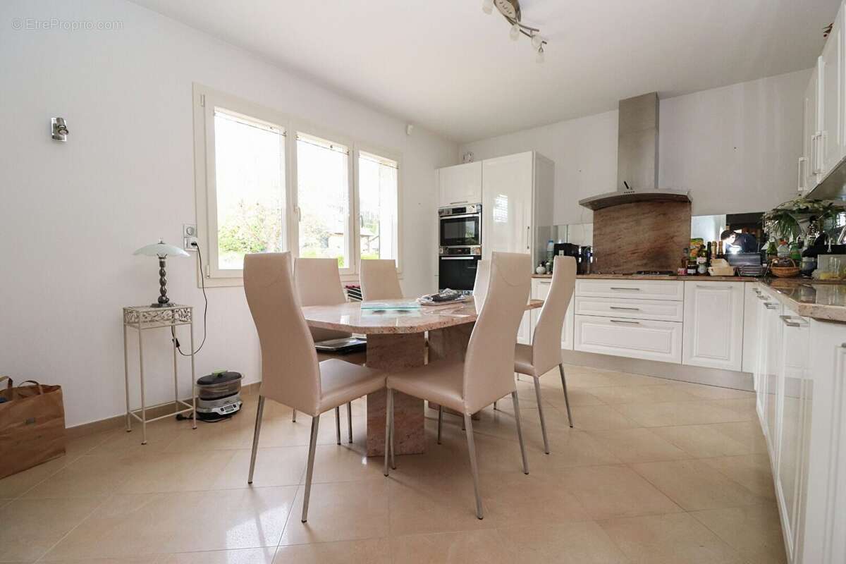 Maison à CORCELLES-LES-MONTS