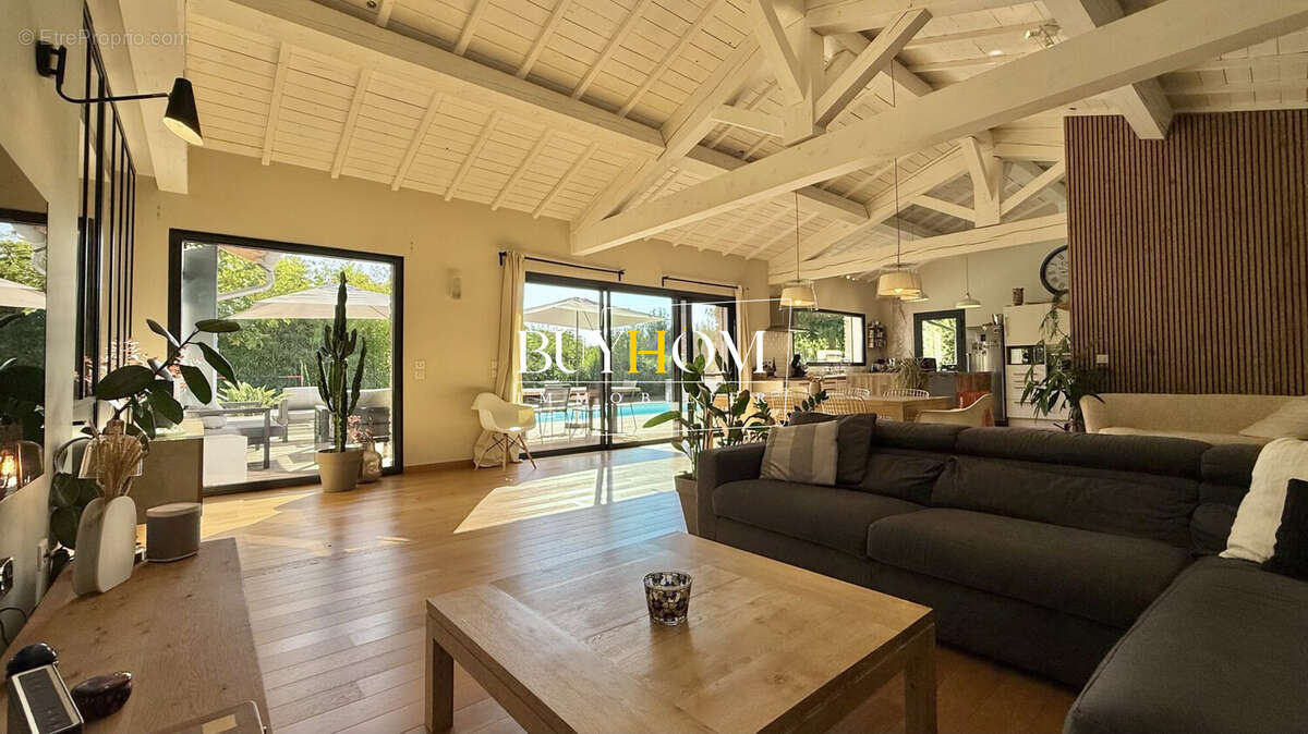 Maison 210 m² à L'isle-Sur-La-Sorgue  - photo 8