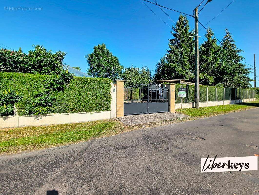 Maison de campagne située à BOURTH, 3 chambres, nombreux garages et remises sur terrain de 1024m2 clos et paysagé - photo 24