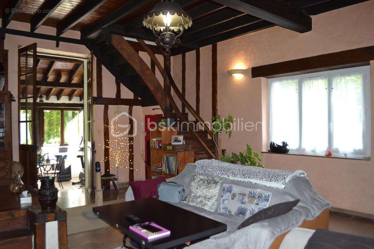 A vendre -longere de 121 m² sur 8000 m² de terrain arbore - photo 7