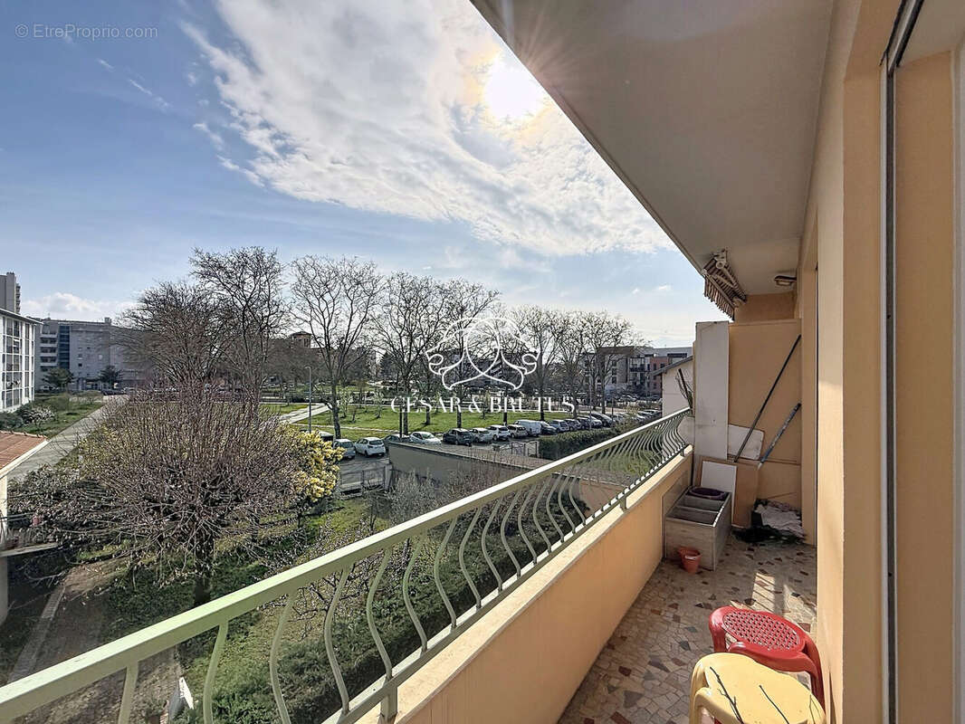 Appartement 74 m² à Venissieux  - photo 2