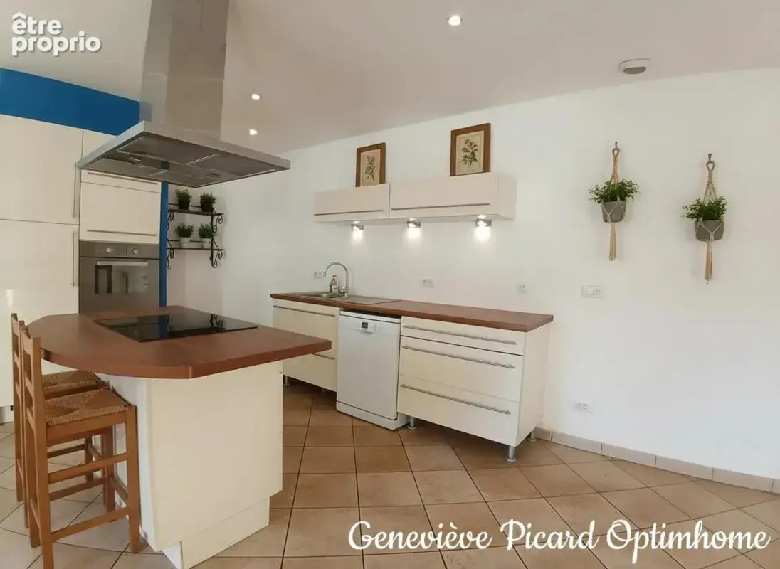 ​Maison de caractère en pierre de 189 m² — 5 chambres, dépendance et cour en cœur de bourg - photo 5