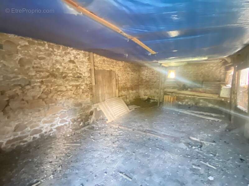 Maison à BUSSIERE-DUNOISE