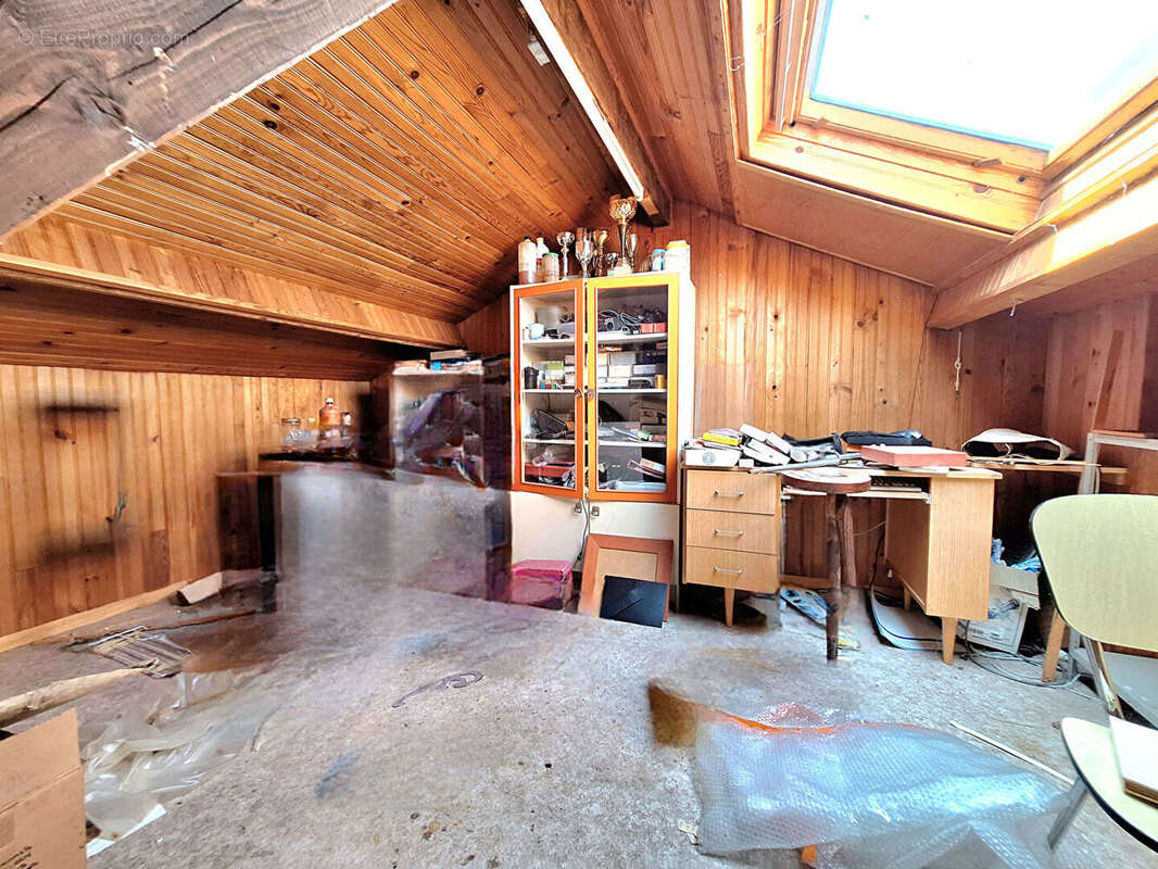 A vendre maison 141 m2 à fort potentiel et idéalement placée à Domérat équipé d'un ascenseur. - photo 13