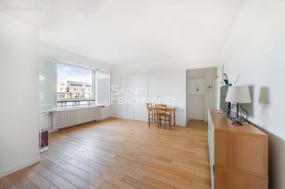 Appartement à NEUILLY-SUR-SEINE