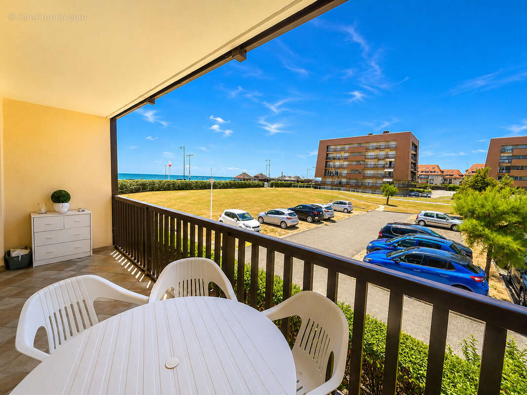 30 m plage acces direct 2 pieces 24m2 + loggia vue mer + parking privatif - photo 2