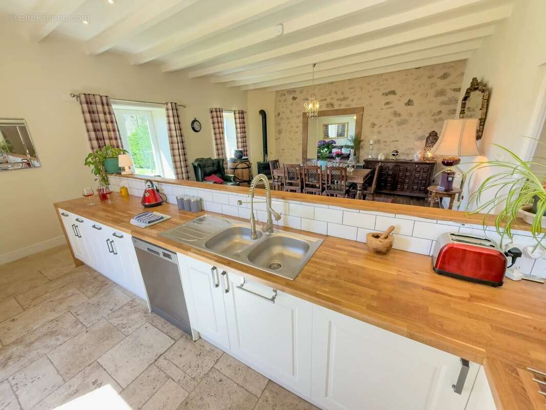 Maison à SAINT-SAUD-LACOUSSIERE