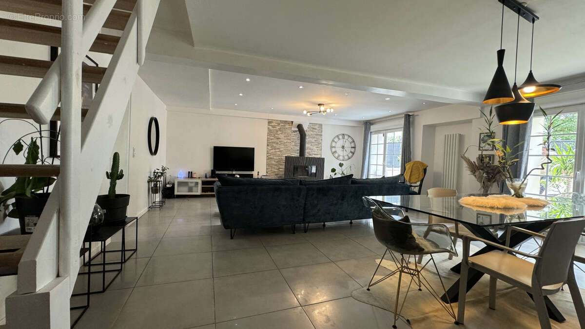 Maison à SAINT-PIERRE-DU-PERRAY