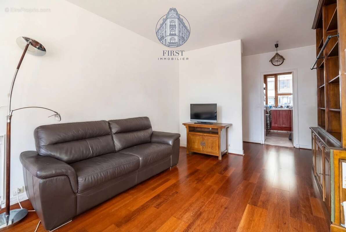 Appartement à PARIS-16E