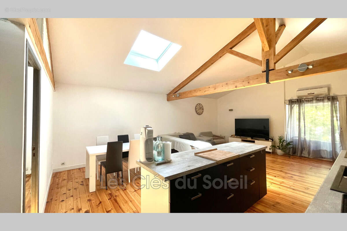 Appartement à CUERS