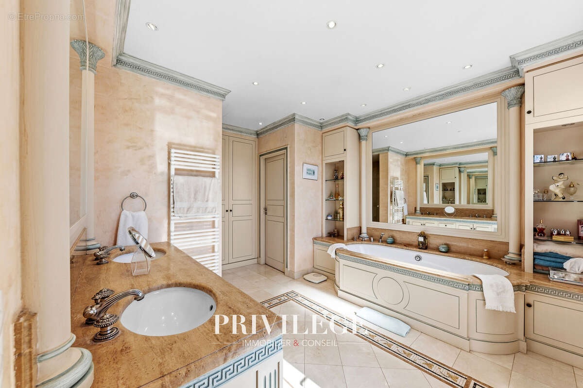 Maison à MOUGINS