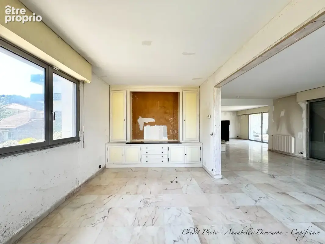 ROYAT - Grande maison familiale à rénover avec vue panoramique, terrain rare, piscine - photo 32