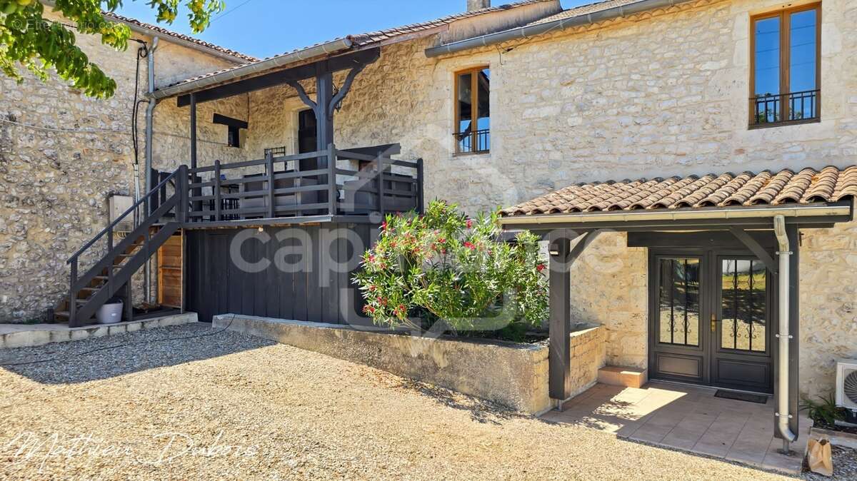 Maison en pierre rénovée avec vue sur les vignes, au cœur d’un village de caractère - photo 2