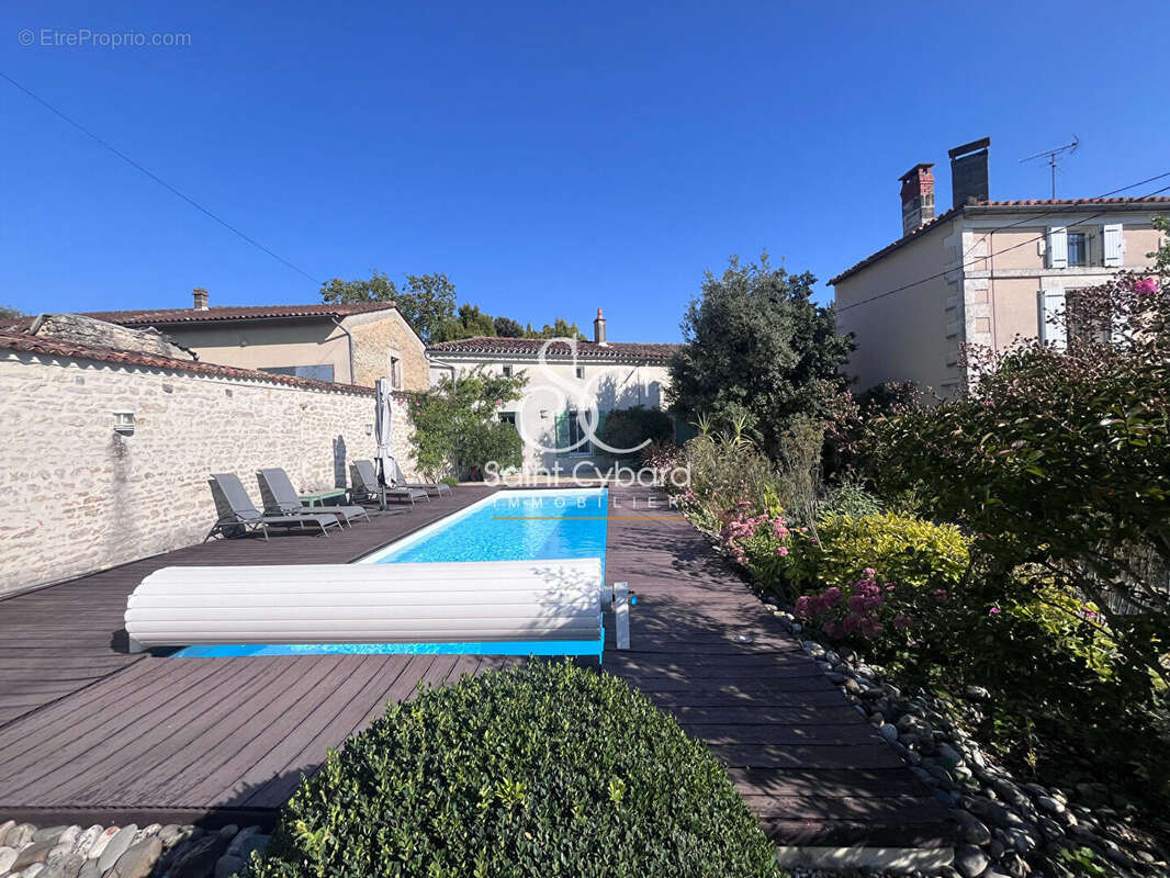 Maison à CHAMPNIERS