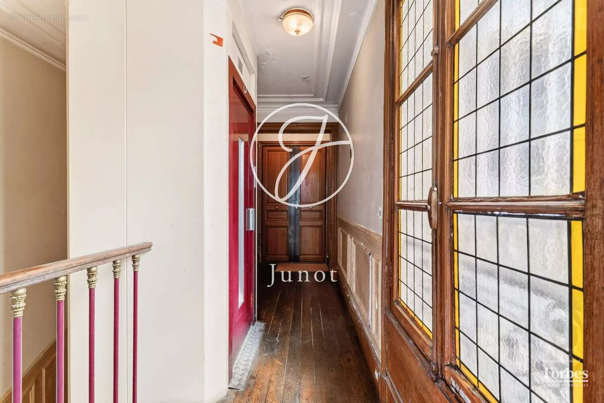 Paris 9e - AVENUE TRUDAINE - Studio - 23,20m² Carrez - Dernier étage - photo 14