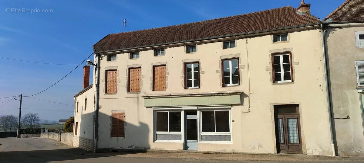 Maison à SAINT-BONNET-DE-JOUX