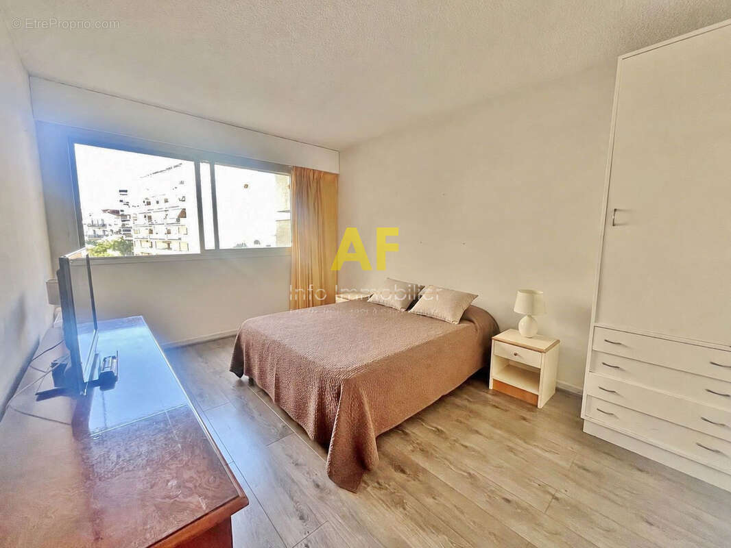 Saint Raphaël - Triangle d'Or - Appartement 3 pièces + terrasse avec vue mer de coté - Parking double en sous- - photo 7