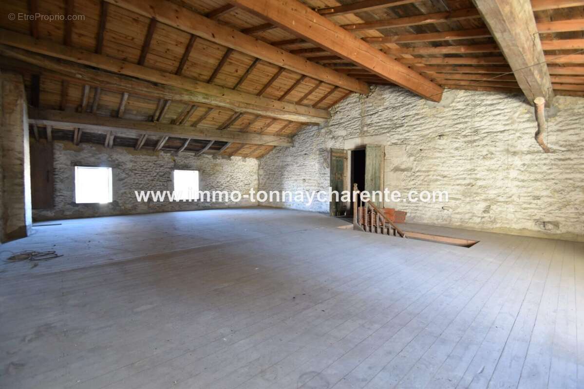 Maison 180 m² à Tonnay-Charente  - photo 4