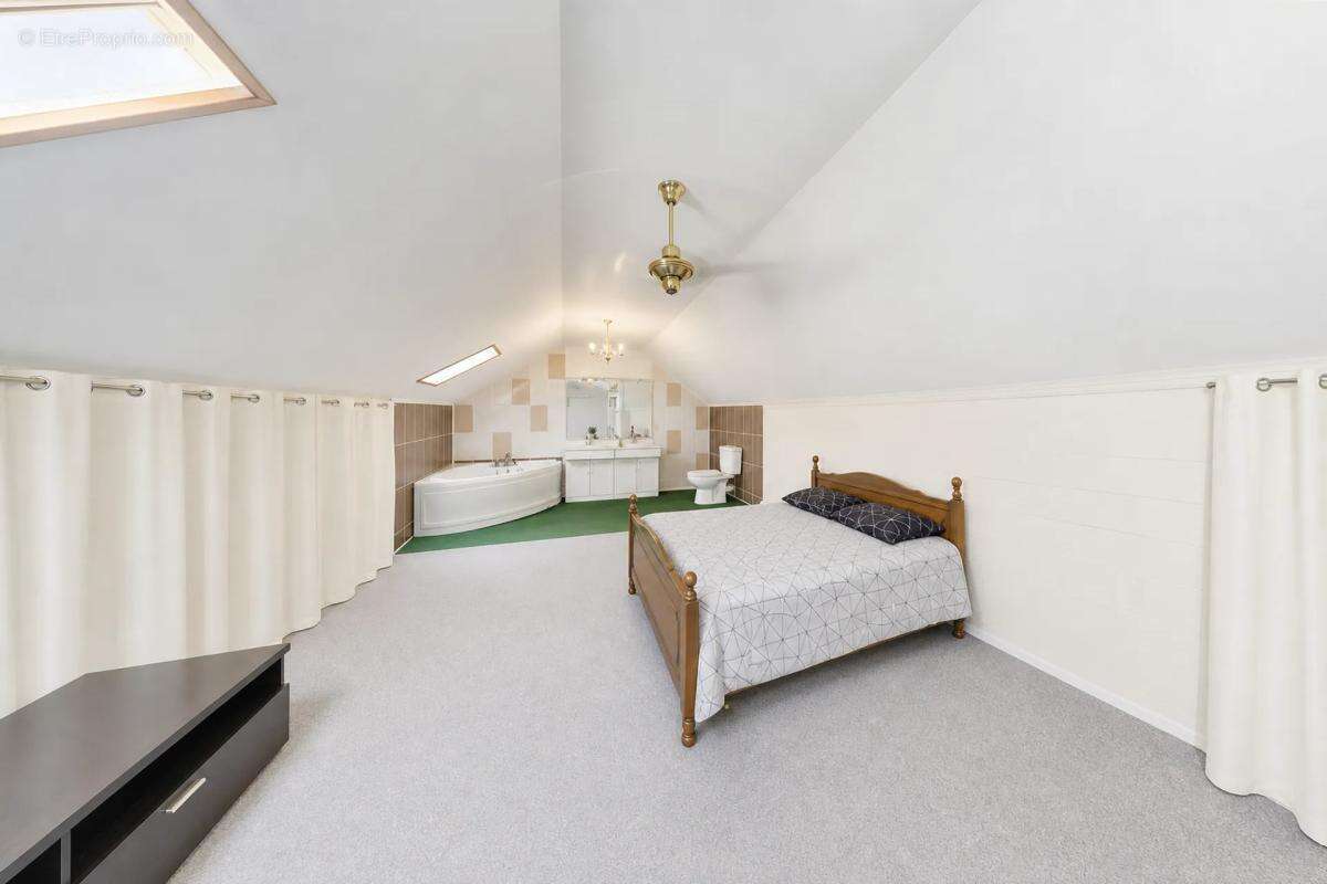 Maison de 6 pièces - 4 chambres de 155 m² à Chéroy - photo 6