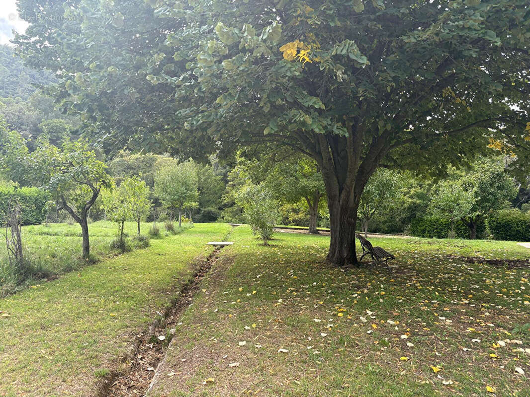Maison à MEOUNES-LES-MONTRIEUX