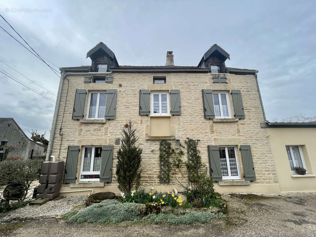 Maison à MONTBARD