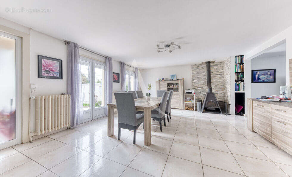Maison à OZOIR-LA-FERRIERE