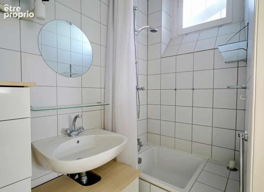 Paris 6e arrondissement - Rue Bonaparte - Quartier Saint-Germain - Studio de 19.90 m2 - photo 6