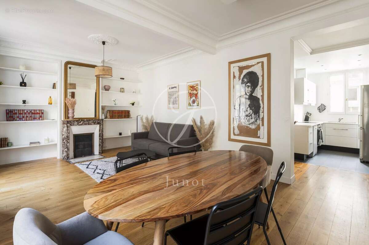 Appartement à PARIS-16E