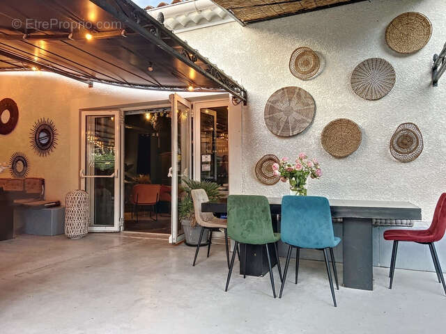 Commerce à SAINT-LAURENT-DES-ARBRES