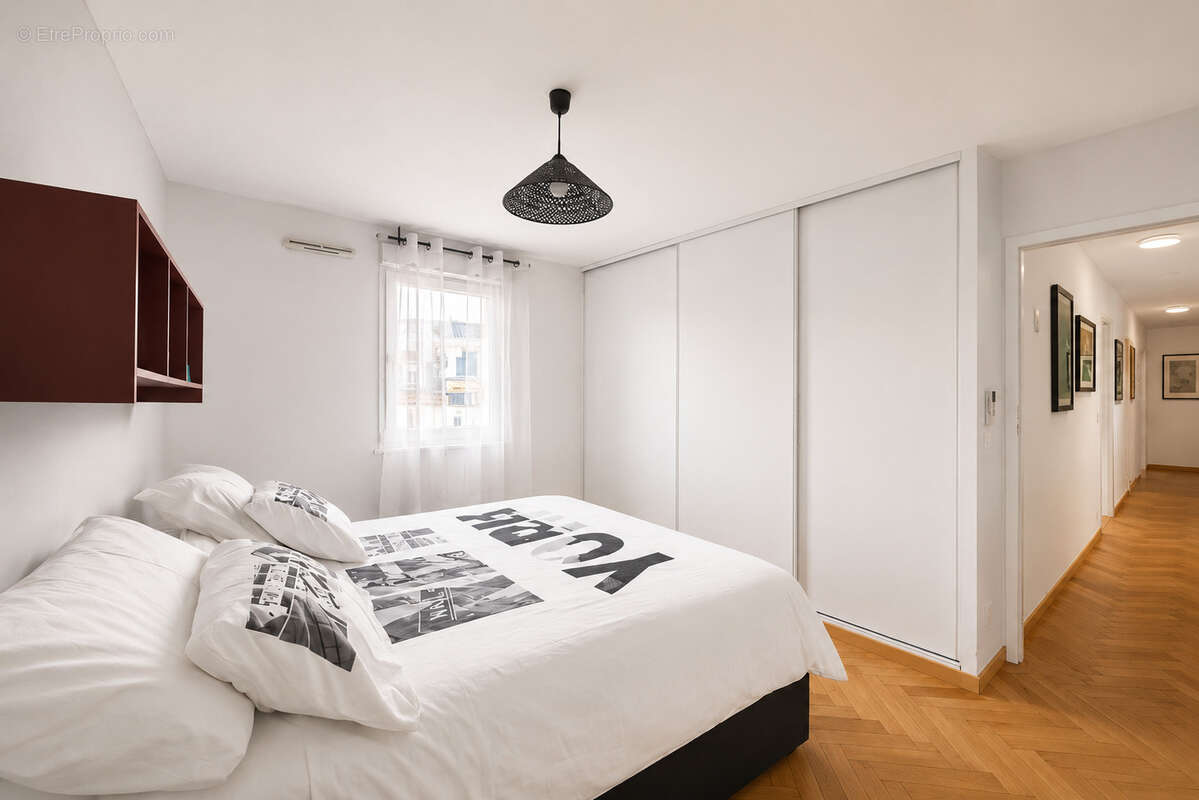 Appartement à COURBEVOIE