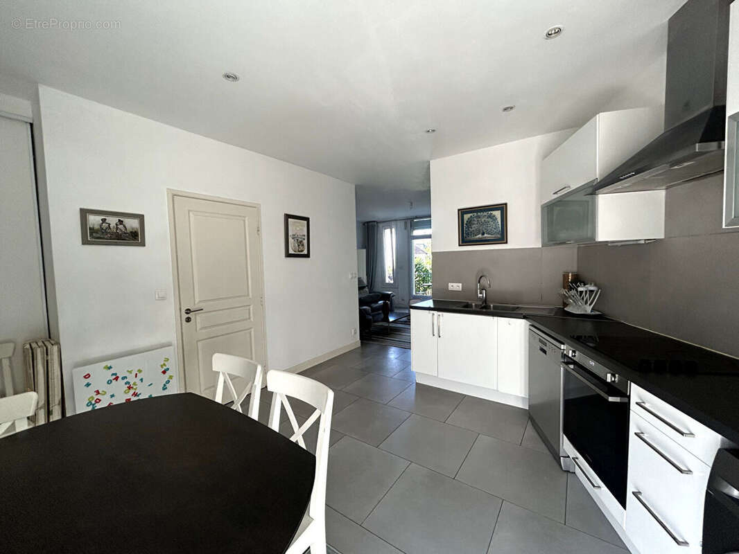 Appartement à LE PERREUX-SUR-MARNE